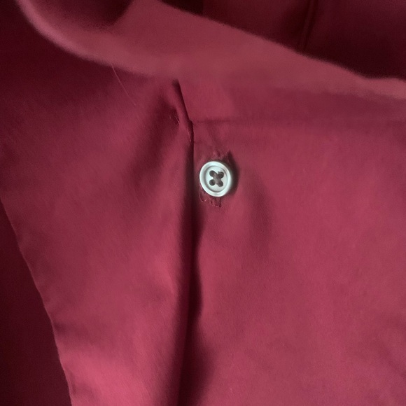 Beautifulful burgundy cranberry sleeveless top. - Picture 4 of 6